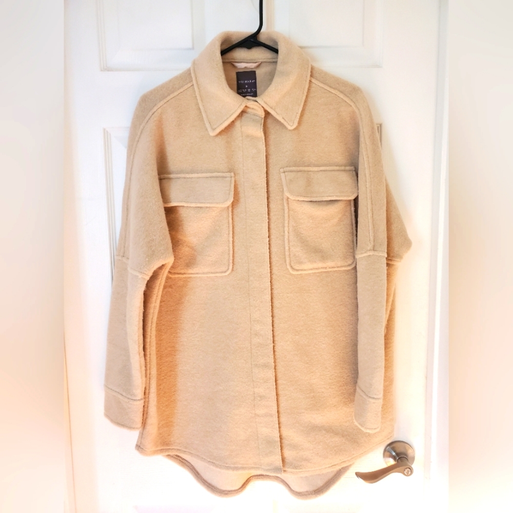 Oversized beige fleece shacket